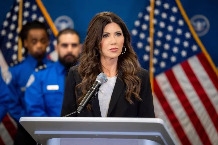 Zovu je 'Ice Barbika': Tko je kontroverzna Kristi o kojoj bruje svjetski mediji i Trump?