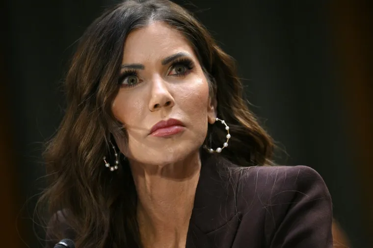 Zovu je 'Ice Barbika': Tko je kontroverzna Kristi o kojoj bruje svjetski mediji i Trump?