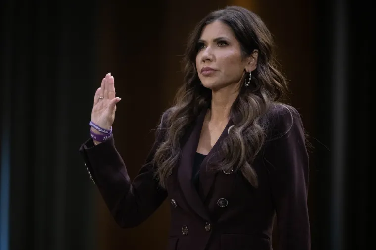 Zovu je 'Ice Barbika': Tko je kontroverzna Kristi o kojoj bruje svjetski mediji i Trump?