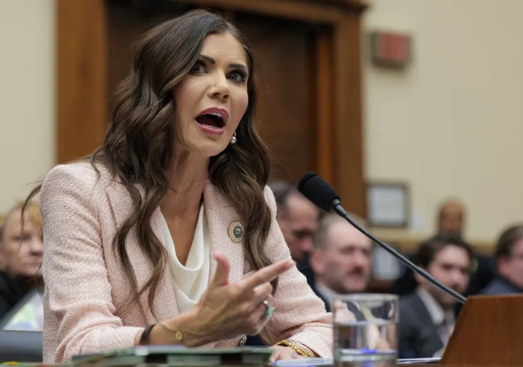 Zovu je 'Ice Barbika': Tko je kontroverzna Kristi o kojoj bruje svjetski mediji i Trump?