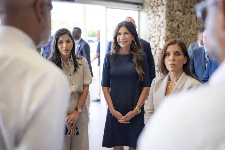 Zovu je 'Ice Barbika': Tko je kontroverzna Kristi o kojoj bruje svjetski mediji i Trump?