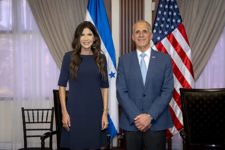 Zovu je 'Ice Barbika': Tko je kontroverzna Kristi o kojoj bruje svjetski mediji i Trump?