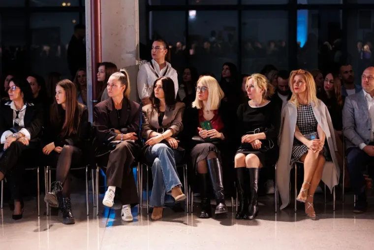 Spektakl u Zadru okupio poznate: Lijepa Laura Gnjatović predvodila manekenke