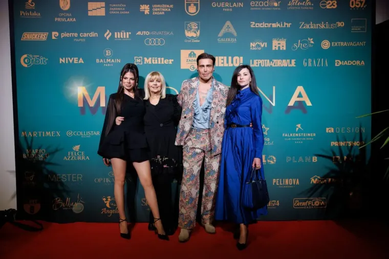 Spektakl u Zadru okupio poznate: Lijepa Laura Gnjatović predvodila manekenke