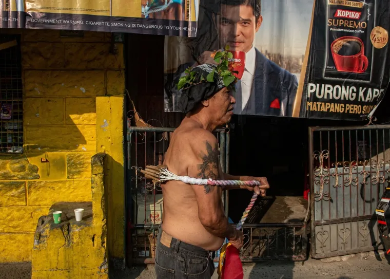 Filipinci sami sebe bičevaju do krvi na Veliki četvrtak: Uznemirujući prizori uskrsnog običaja