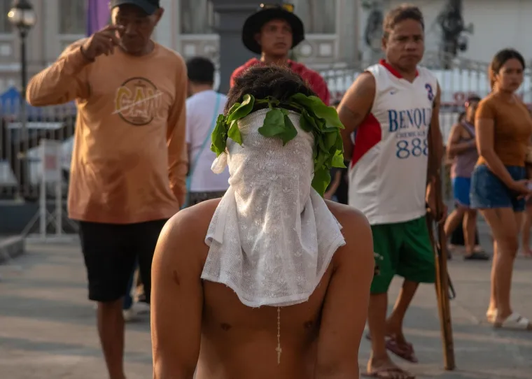 Filipinci sami sebe bičevaju do krvi na Veliki četvrtak: Uznemirujući prizori uskrsnog običaja