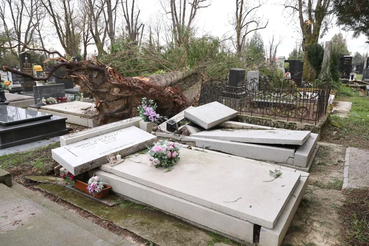 Uni&scaron;teni spomenici i neprepoznatljiv Mirogoj nakon oluje: Toma&scaron;ević najavio pomoć građanima