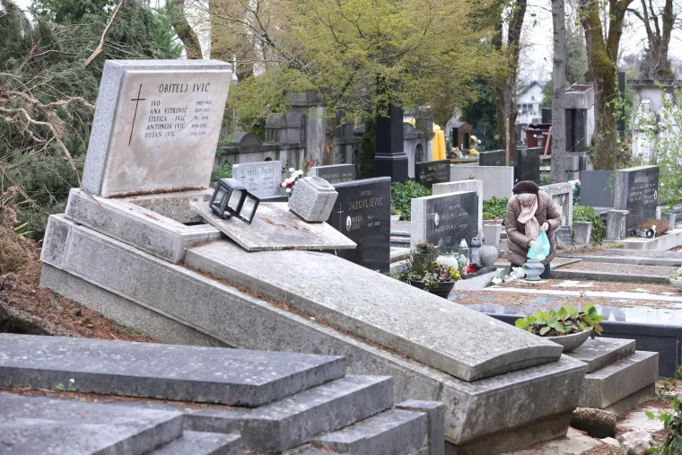 Uni&scaron;teni spomenici i neprepoznatljiv Mirogoj nakon oluje: Toma&scaron;ević najavio pomoć građanima