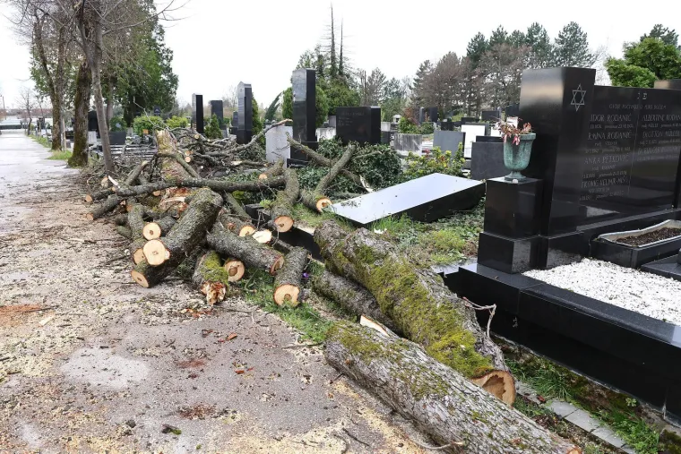 Uni&scaron;teni spomenici i neprepoznatljiv Mirogoj nakon oluje: Toma&scaron;ević najavio pomoć građanima