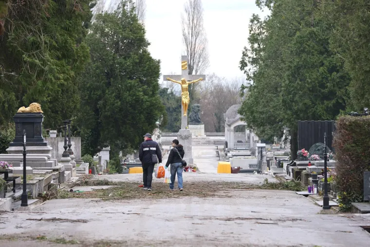 Uni&scaron;teni spomenici i neprepoznatljiv Mirogoj nakon oluje: Toma&scaron;ević najavio pomoć građanima