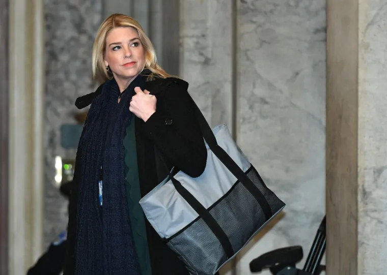 Tko je Pam Bondi i za&scaron;to je ostala bez moćne funkcije? Mandat pun kontroverzi...