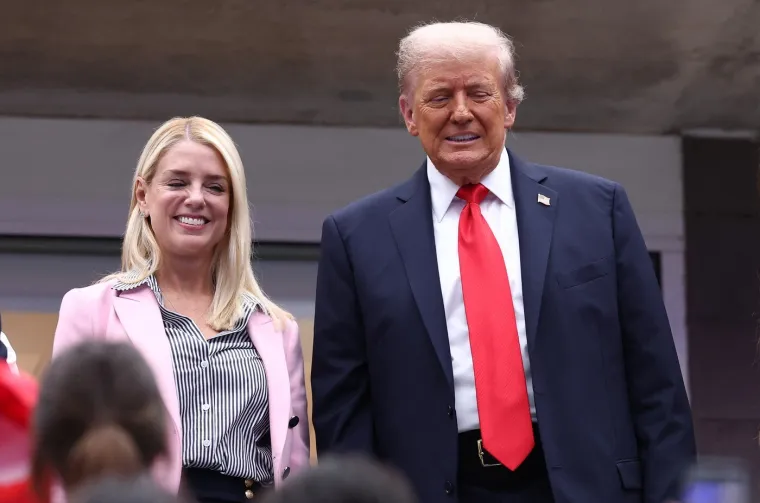 Tko je Pam Bondi i za&scaron;to je ostala bez moćne funkcije? Mandat pun kontroverzi...