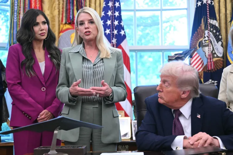 Tko je Pam Bondi i za&scaron;to je ostala bez moćne funkcije? Mandat pun kontroverzi...