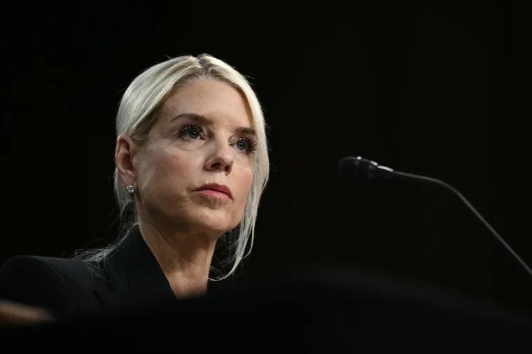 Tko je Pam Bondi i za&scaron;to je ostala bez moćne funkcije? Mandat pun kontroverzi...