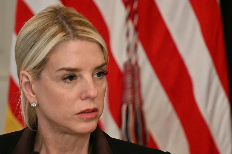 Tko je Pam Bondi i za&scaron;to je ostala bez moćne funkcije? Mandat pun kontroverzi...