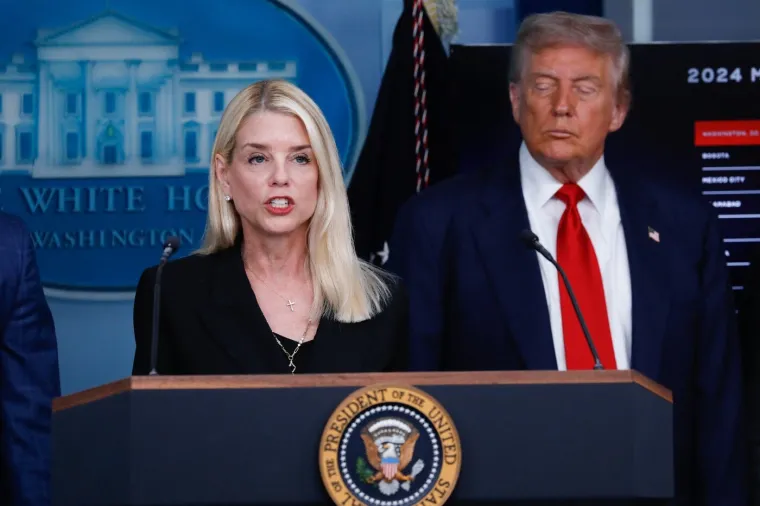 Tko je Pam Bondi i za&scaron;to je ostala bez moćne funkcije? Mandat pun kontroverzi...