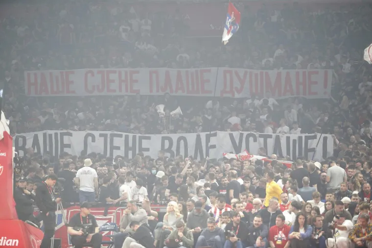 Navijački kaos na parketu i tribinama: Derbi Zvezde i Partizana izmakao kontroli