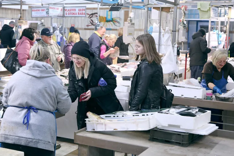 Ponuda riba na Veliki petak nikad veća, a kupaca nikad manje: Pogledajte ove cijene