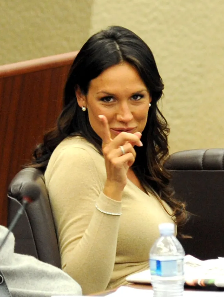 Organizirala orgije i izvodila striptiz obučena u časnu: Uspon i pad Berlusconijeve miljenice