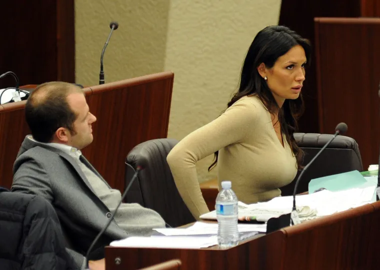 Organizirala orgije i izvodila striptiz obučena u časnu: Uspon i pad Berlusconijeve miljenice
