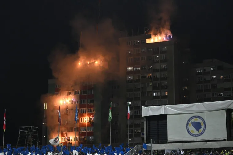 Slike spektakularne bakljade u Zenici obi&scaron;le svijet: Otkrivena pozadina priče