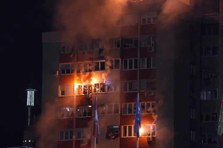 Slike spektakularne bakljade u Zenici obi&scaron;le svijet: Otkrivena pozadina priče