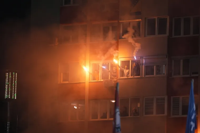 Slike spektakularne bakljade u Zenici obi&scaron;le svijet: Otkrivena pozadina priče