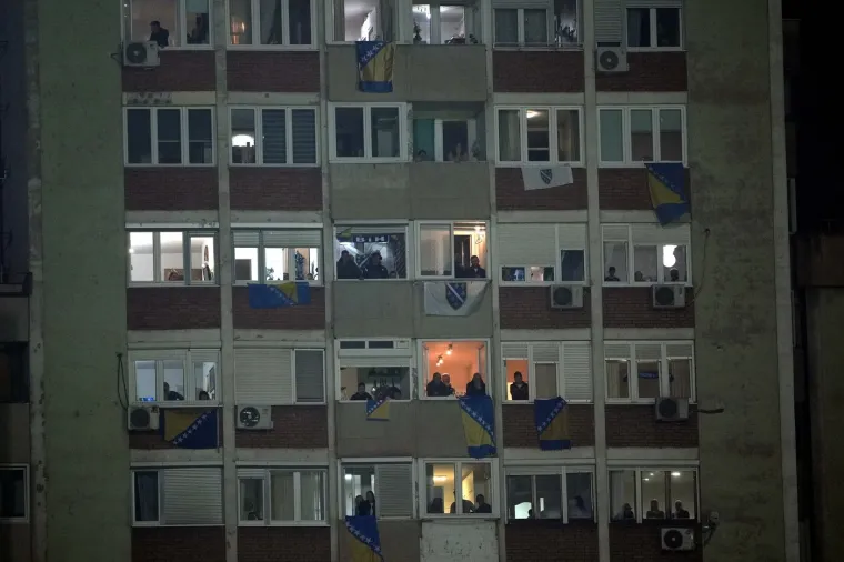 Slike spektakularne bakljade u Zenici obi&scaron;le svijet: Otkrivena pozadina priče