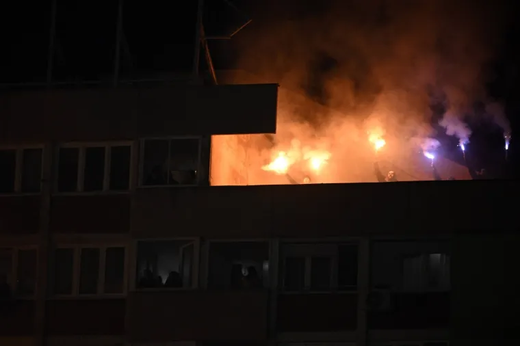 Slike spektakularne bakljade u Zenici obi&scaron;le svijet: Otkrivena pozadina priče