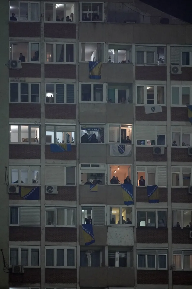 Slike spektakularne bakljade u Zenici obi&scaron;le svijet: Otkrivena pozadina priče