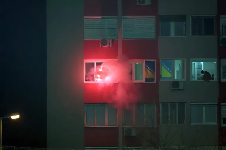 Slike spektakularne bakljade u Zenici obi&scaron;le svijet: Otkrivena pozadina priče