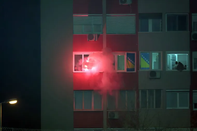 Slike spektakularne bakljade u Zenici obi&scaron;le svijet: Otkrivena pozadina priče