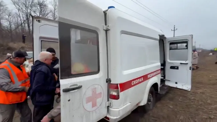 Vlak s 415 putnika iskočio iz tračnica! Vagoni se prevrnuli, vi&scaron;e desetaka ozlijeđenih