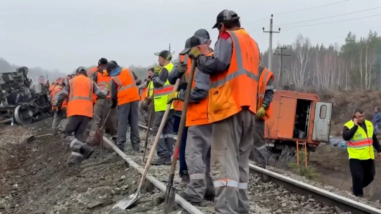 Vlak s 415 putnika iskočio iz tračnica! Vagoni se prevrnuli, vi&scaron;e desetaka ozlijeđenih