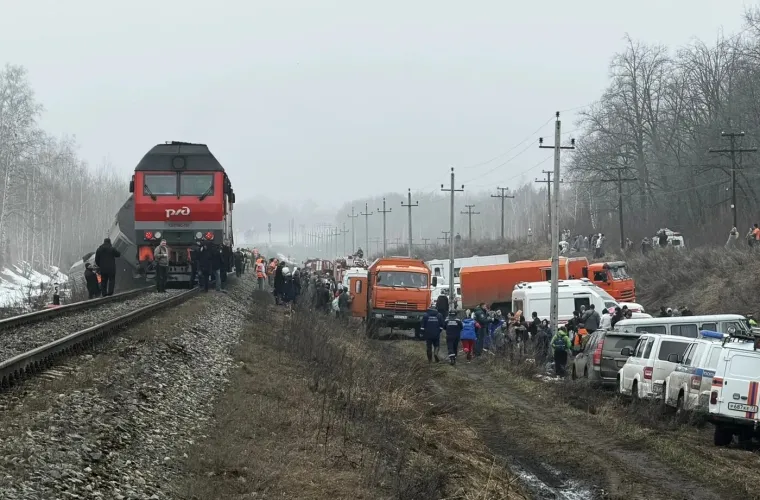 Vlak s 415 putnika iskočio iz tračnica! Vagoni se prevrnuli, vi&scaron;e desetaka ozlijeđenih