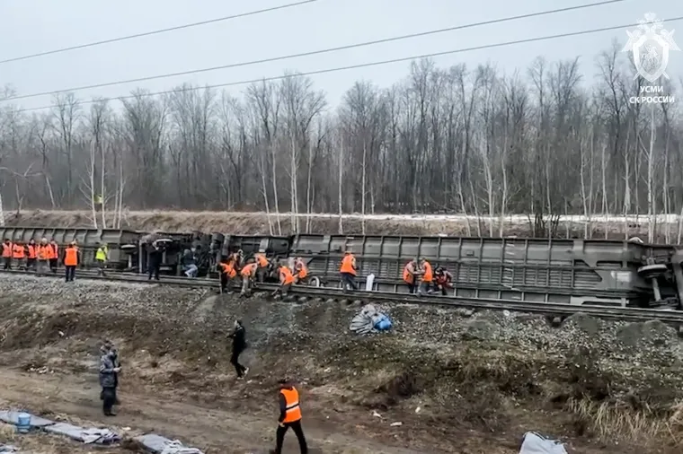 Vlak s 415 putnika iskočio iz tračnica! Vagoni se prevrnuli, vi&scaron;e desetaka ozlijeđenih