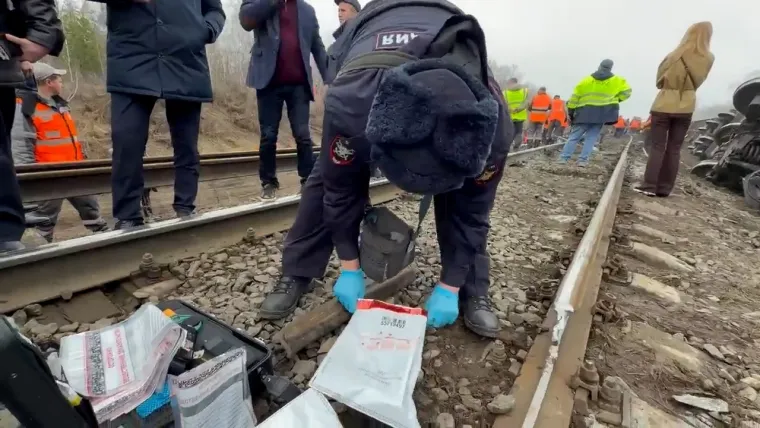 Vlak s 415 putnika iskočio iz tračnica! Vagoni se prevrnuli, vi&scaron;e desetaka ozlijeđenih