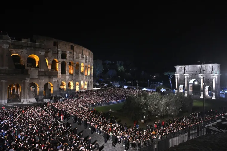 Papa Lav nosio križ na Veliki petak: Izrekao riječi koje će odjeknuti svijetom: 'Odgovarat će!'