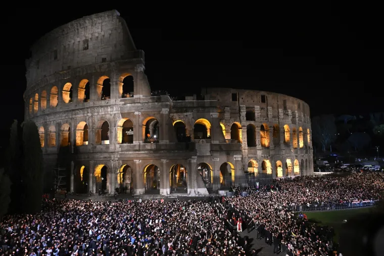 Papa Lav nosio križ na Veliki petak: Izrekao riječi koje će odjeknuti svijetom: 'Odgovarat će!'
