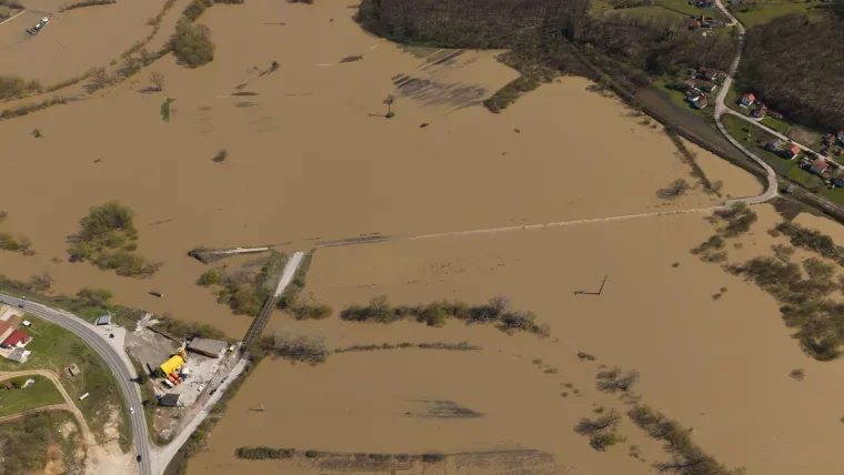 Sve je pod vodom: I kuće i ceste i vikendice... Pogledajte prizore iz zraka u BiH
