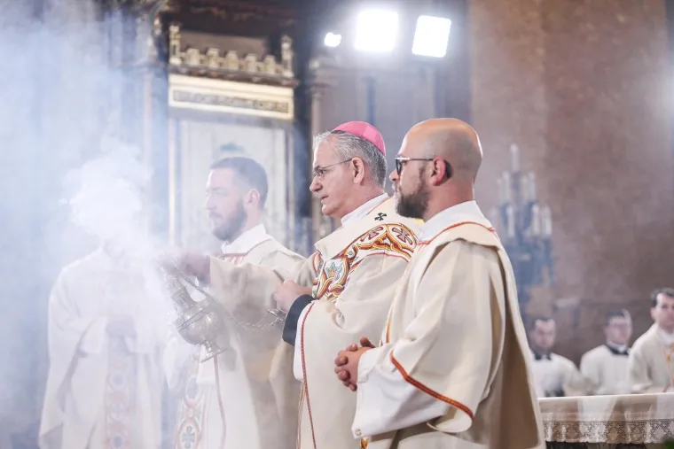 Istaknuti HDZ-ovci u prvim redovima na misi u Katedrali: Pogledajte tko je sve do&scaron;ao