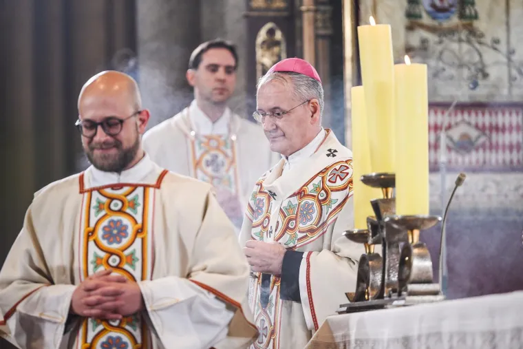 Istaknuti HDZ-ovci u prvim redovima na misi u Katedrali: Pogledajte tko je sve do&scaron;ao