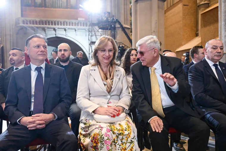 Istaknuti HDZ-ovci u prvim redovima na misi u Katedrali: Pogledajte tko je sve do&scaron;ao