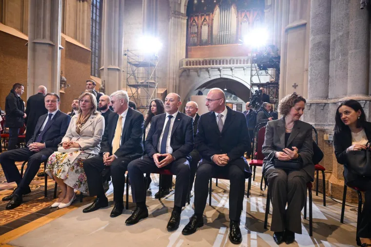 Istaknuti HDZ-ovci u prvim redovima na misi u Katedrali: Pogledajte tko je sve do&scaron;ao