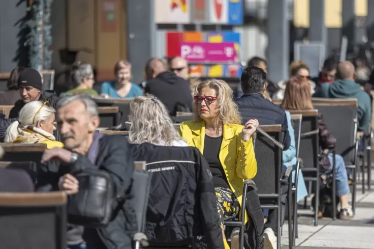 Zgodne Osječanke ukrale show: Nema tko se nije okrenuo za ovim legicama u sredi&scaron;tu grada