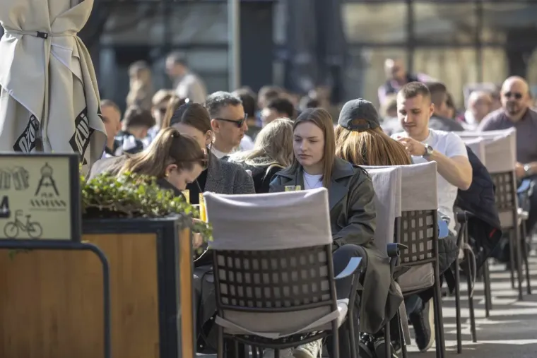 Zgodne Osječanke ukrale show: Nema tko se nije okrenuo za ovim legicama u sredi&scaron;tu grada