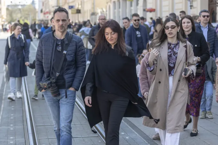 Zgodne Osječanke ukrale show: Nema tko se nije okrenuo za ovim legicama u sredi&scaron;tu grada