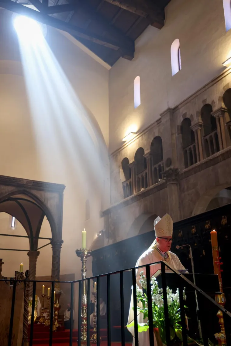 Nadbiskup Zgrablić progovorio o ranama, strahu i nadi &ndash; poruka odjeknula katedralom