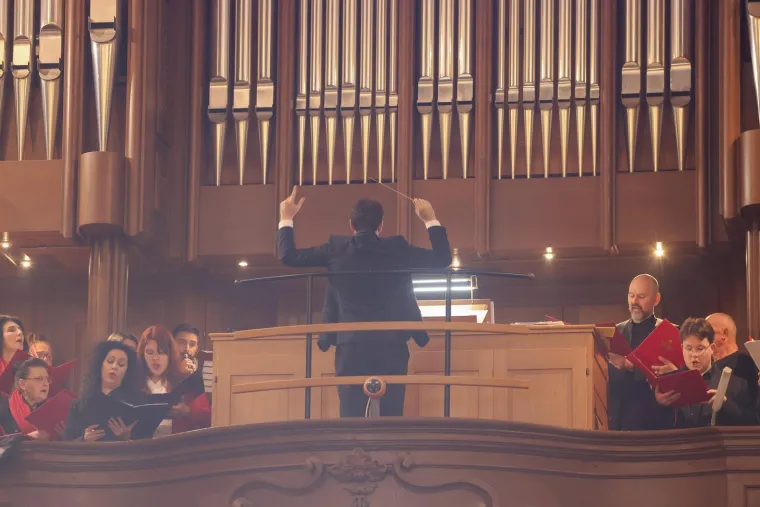 Nadbiskup Zgrablić progovorio o ranama, strahu i nadi &ndash; poruka odjeknula katedralom