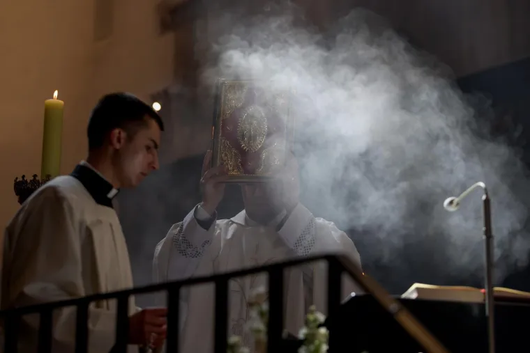 Nadbiskup Zgrablić progovorio o ranama, strahu i nadi &ndash; poruka odjeknula katedralom